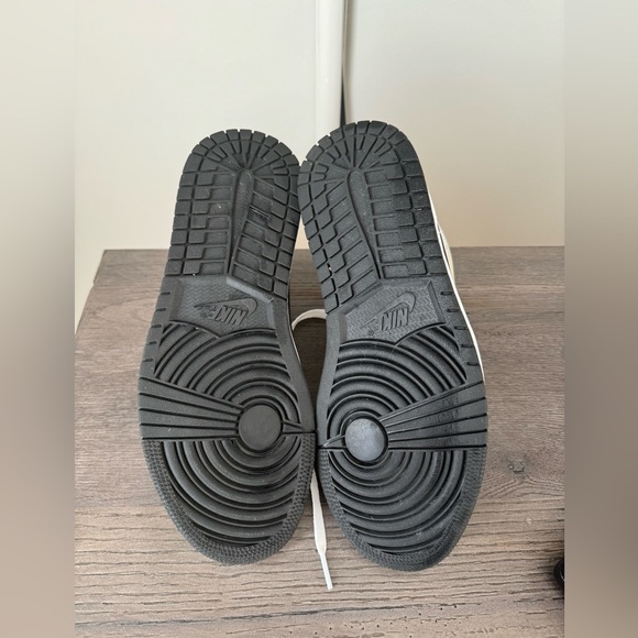 Women’s Size 9 Nike Air Jordan 1 Mid Coconut Milk PERFECT! - Picture 6 of 6